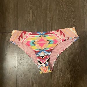 BILLABONG BIKINI BOTTOMS 💗💗 in great condition!